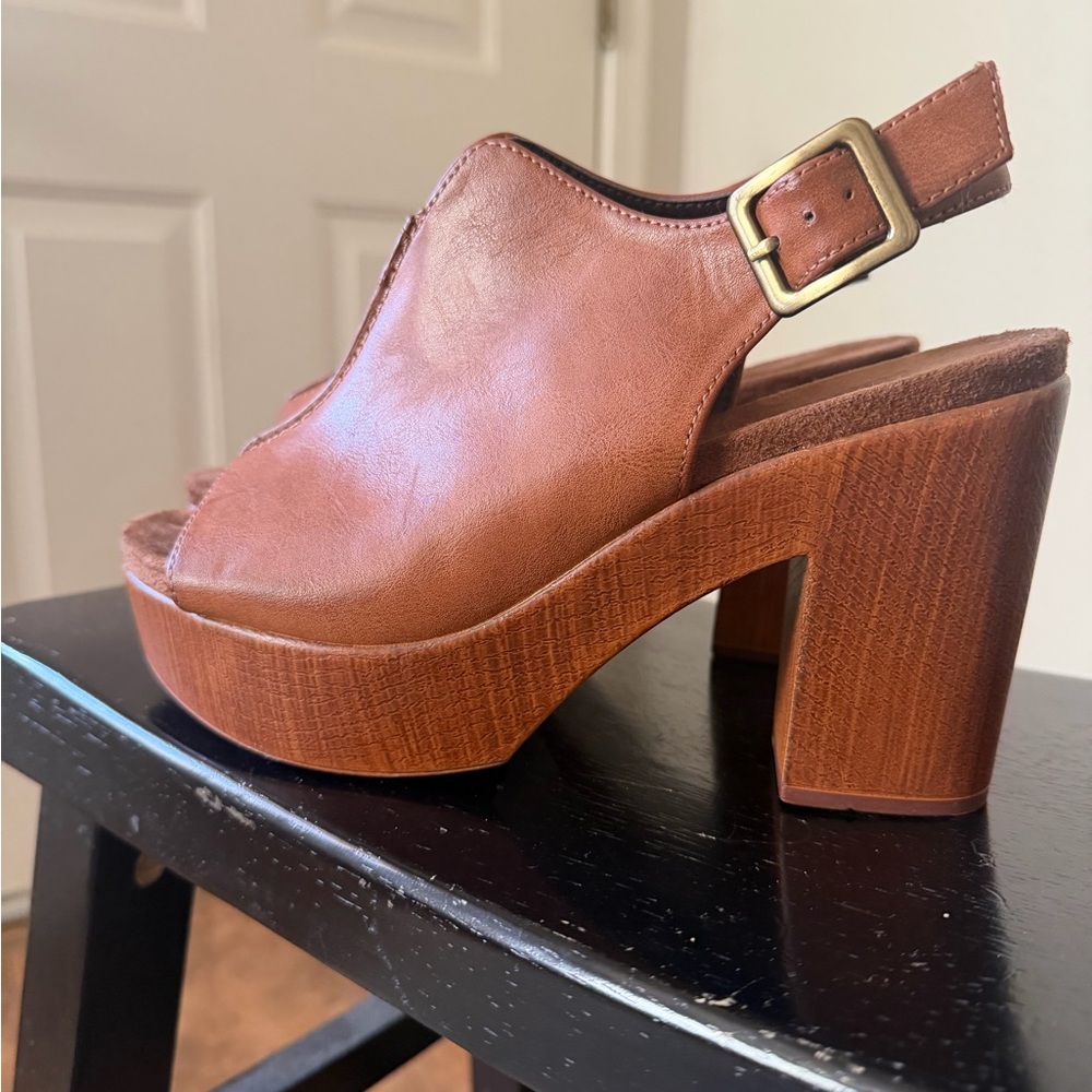 Brown Leather Women's Platform Sandals new without tags